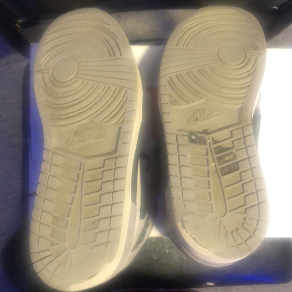 I’m selling a size 12 Jordan shoes for men if interested - Picture 5 of 5